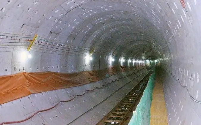 东港隧道防水